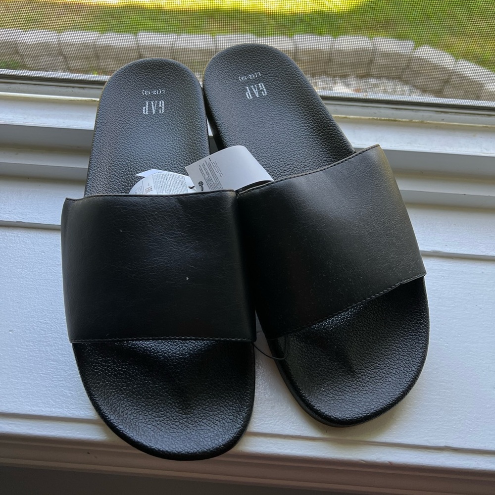GAP Men’s Slides NWT